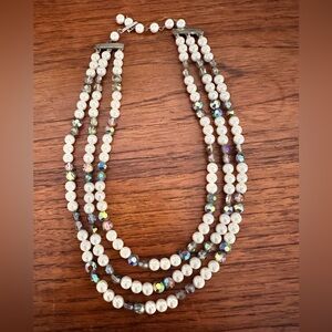 Elegant Pearl and Crystal Necklace